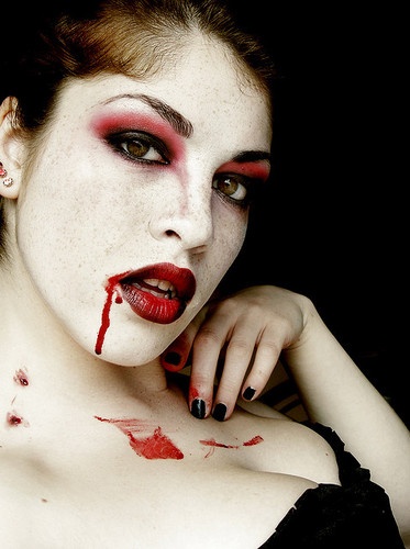 How to do Halloween vampire makeup