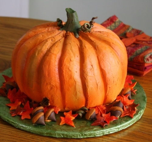 How to make Halloween pumpkin cake